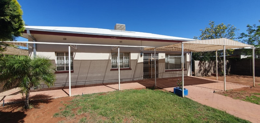 4 Bedroom Property for Sale in Die Rand Northern Cape